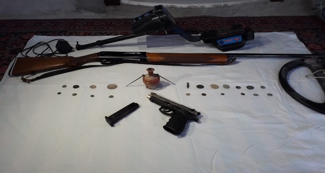 Karaman’da jandarmadan tarihi eser operasyonu