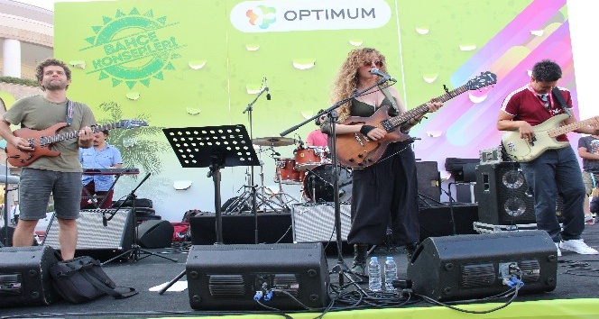 Sena Şener’den İzmirlilere unutulmaz konser