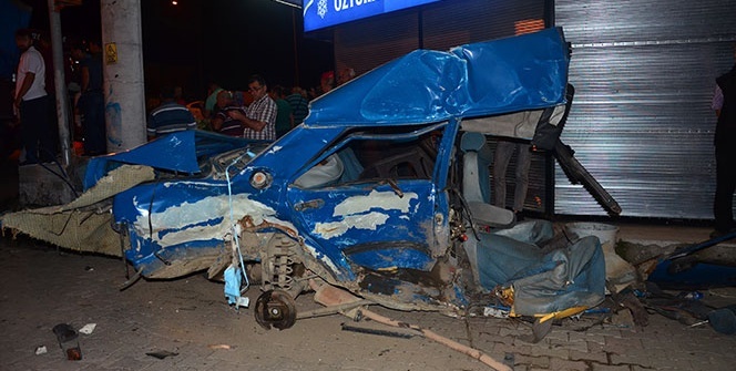 Otomobilin çarptığı araç ikiye bölündü! Ölü ve yaralılar var
