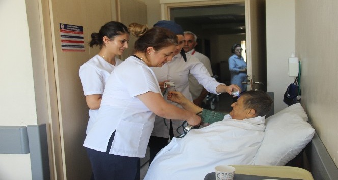 Hastaneye kaldırılan Yeşilçam’ın Şişko Nuri’si sanatçılara sitem etti