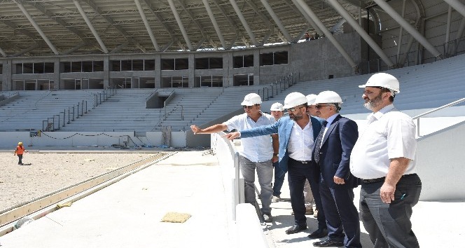 Başkan Gül yeni stadyum inşaatını inceledi