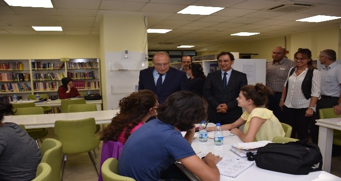 Bakan Yardımcısı Prof. Dr. Dursun: “Biz kitapla gençler arasındaki köprüyü kurmaktan kendimizi addediyoruz”