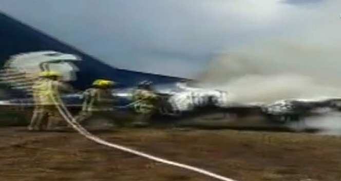 Meksika&#039;da yolcu uçağı düştü