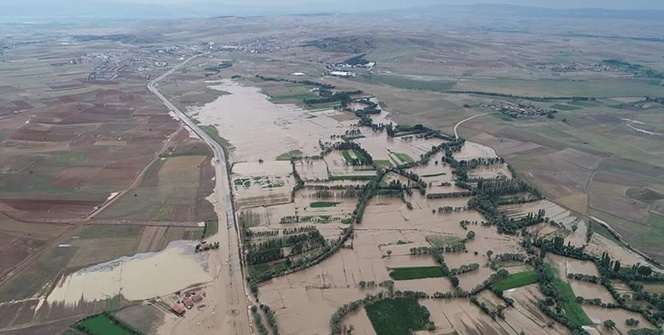 Afyonkarahisar’da sel felaketi hayatı felç etti