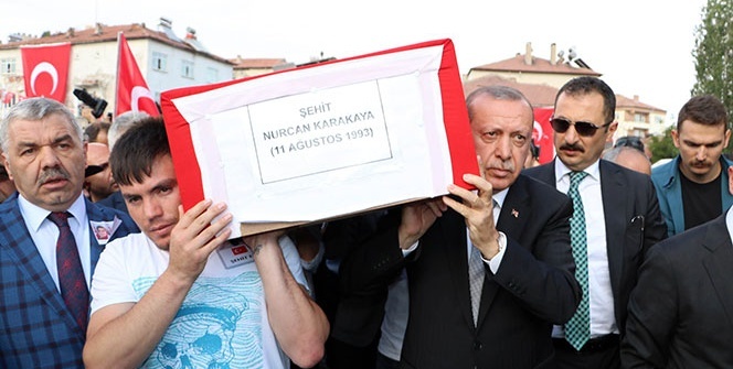 Şehit anne ve oğluna gözü yaşlı veda