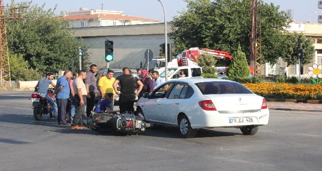 Işık ihlali yapan otomobile motosiklet çarptı: 1 yaralı
