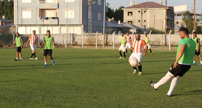 Van Büyükşehir Belediyespor yöneticileri ile Basınspor arasında dostluk maçı