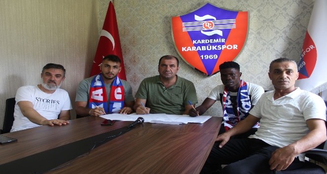 Karabükspor iki genç futbolcuyu kadrosuna kattı