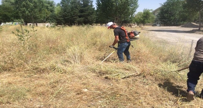 Malazgirt Belediyesi Milli Park’ta temizlik çalışmalarına yoğunluk verdi