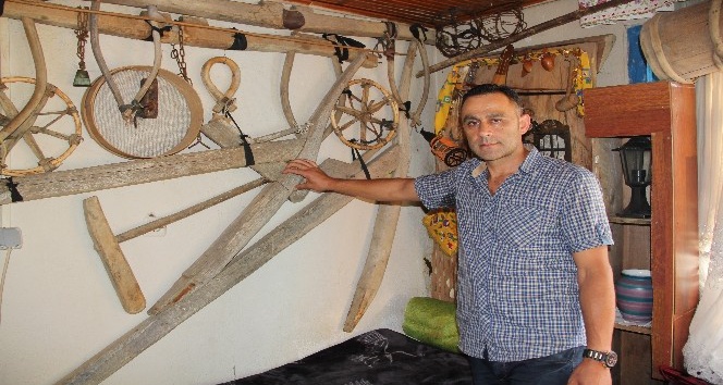 Dedesinin emaneti asırlık malzemelerle köy evini müzeye dönüştürdü