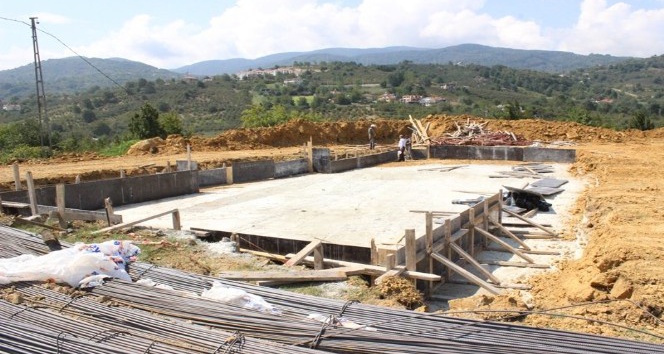 Boğaziçi’nde ki futbol sahası inşaatı sürüyor