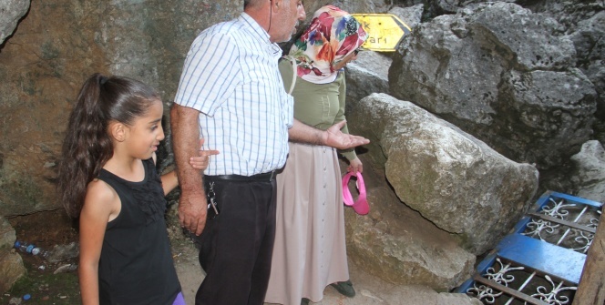 Serinlemek isteyen buzluk mağarasına geliyor