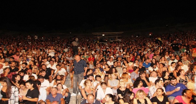 Sıla konserinde adım atacak yer kalmadı