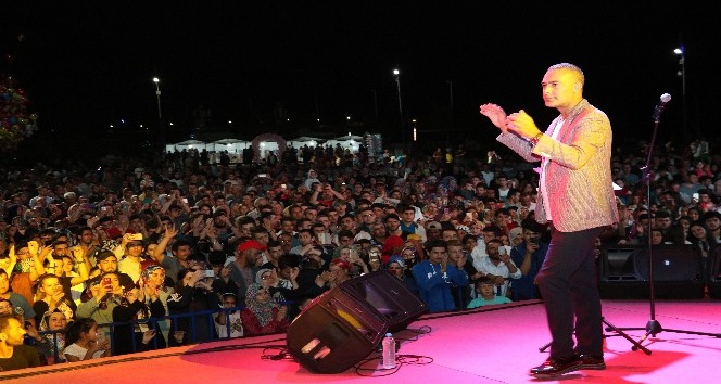 Mümin Sarıkaya, Beyşehir’de hayranlarıyla buluştu