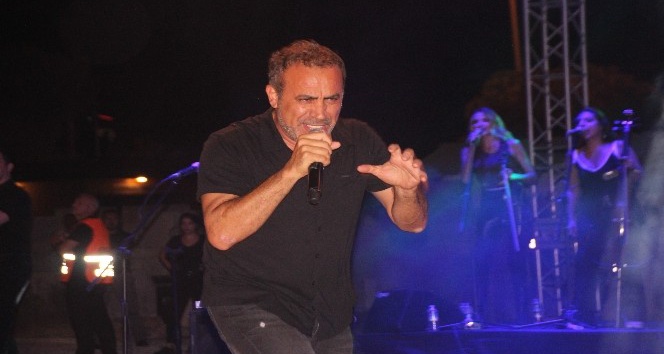 Haluk Levent coştu, coşturdu