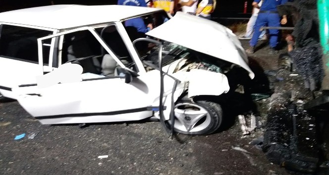 Otomobil, asfalt serme aracına çarptı: 2 ölü