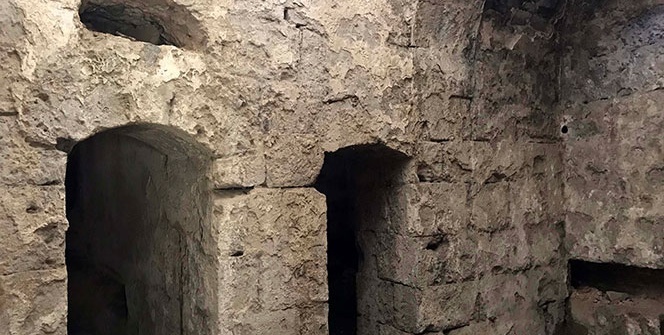 Bitlis Kalesi'nde Osmanlı dönemine ait mezar bulundu