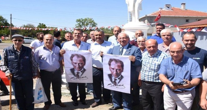 Alaybey Mahallesi’nde Atatürk heykeli açılışı gerçekleştirildi