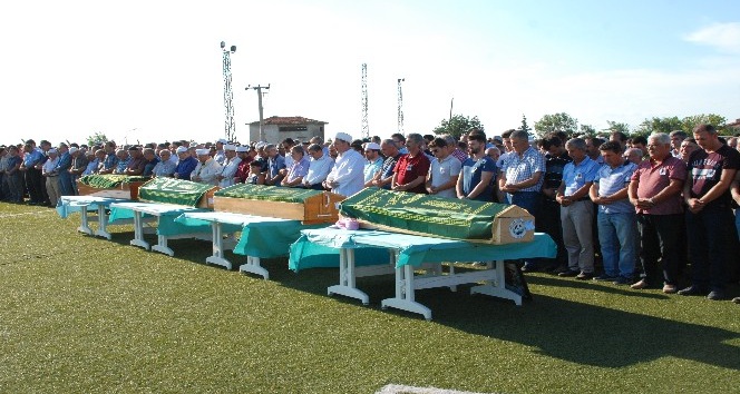 Edirne’deki kazada hayatını kaybeden 4 kişi toprağa verildi