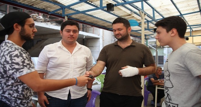 Yerde buldukları cüzdanın sahibini sosyal medyada buldular