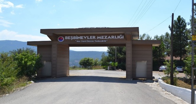 Karabük Belediyesi’nden mezarlıklara anıtsal giriş kapısı