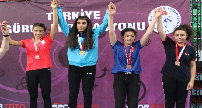 Çorlu’lu güreşçi Türkiye üçüncüsü oldu