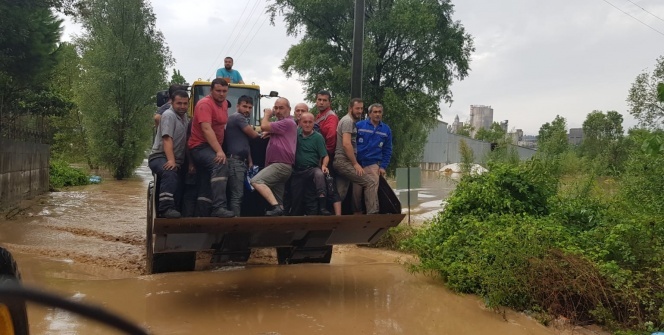 Ordu’da sel suları köprüyü yıktı, mahsur kalanlar var