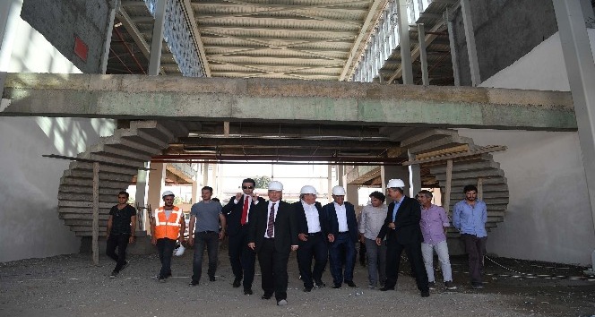 Başkan Asya, protokol üyelerine şehirlerarası otobüs terminali inşaatını gezdirdi