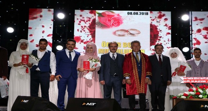 Yozgat’ta 8 çift, 08.08.2018 tarihinde toplu nikah töreniyle evlendi
