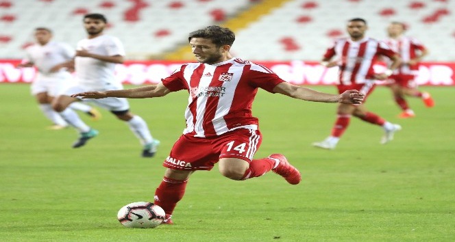 Sivasspor İlker Sayan ile sözleşme imzaladı
