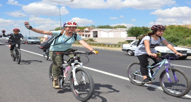 Pedalları ’Tacize’ dikkat çekmek için çeviriyorlar