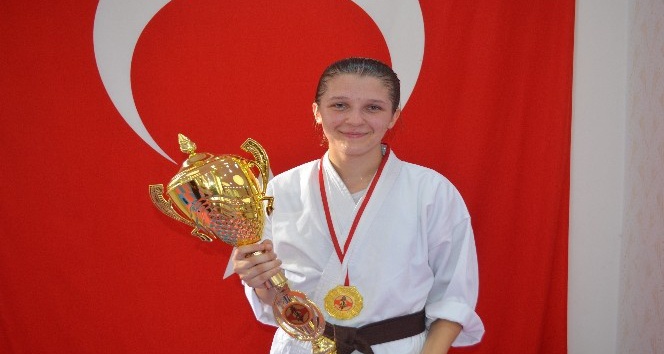 Anna Çelik: “Türk milli takımında yarıştığım için ve ülkemi temsil ettiğim için gurur duyuyorum”