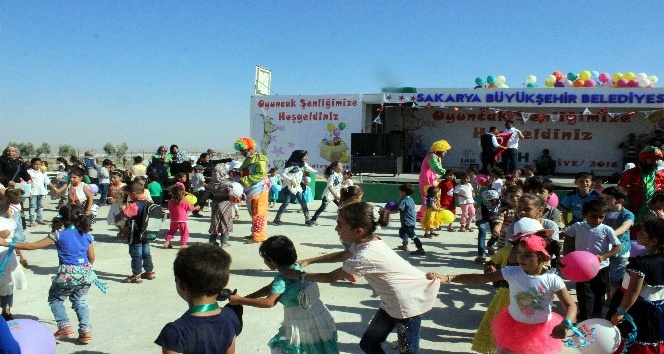 Suriye’de Kurban Bayramı öncesi oyuncak şenliği