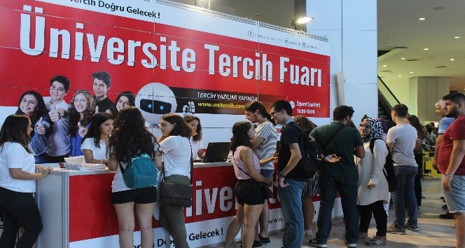 İzmir’de Üniversite Tercih Fuarı heyecanı