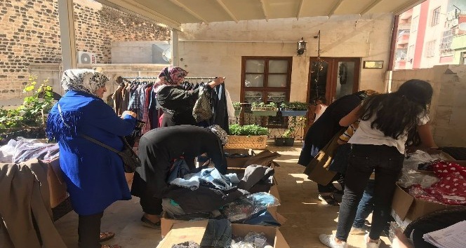 Bayram öncesi giysi dağıtımı sürüyor