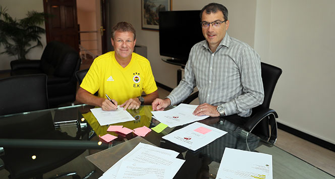 Fenerbahçe&#039;de Erwin Koeman imzayı attı