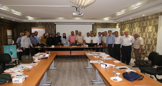 Suriyeli kursiyerlere sertifikaları verdi