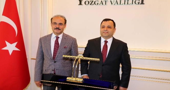 AYM Başkanı Arslan, Yozgat Valisini makamında ziyaret etti