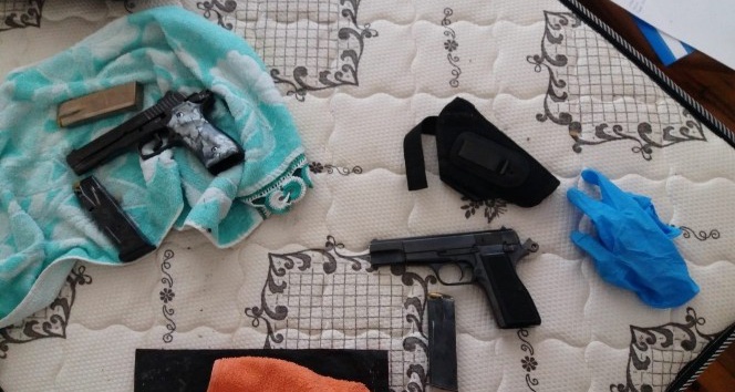 Samsun’da bir evde 2 adet tabanca ele geçti