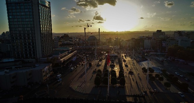 (Özel) Çalışmaların sona geldiği Taksim Camii’nde gün batımı mest etti