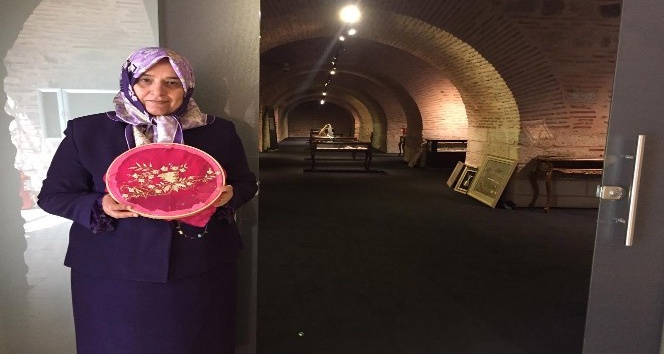 Türk kadınlarının nakışları 2’nci Elizabeth’in sarayını süslüyor