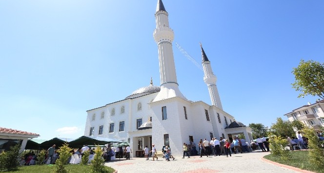 Kadriye Binek Camii dualarla açıldı