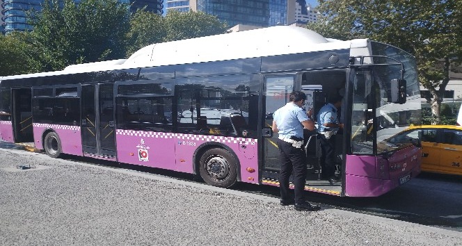 Seyir halinde bulunan özel halk otobüsünde korkutan yangın