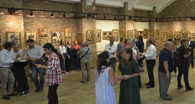 Atatürk tabloları sergisi açıldı