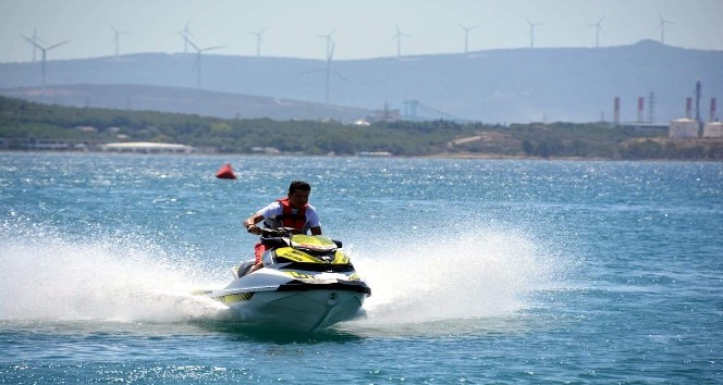 Türkiye Su Jeti ve Flyboard Şampiyonası Aliağa’da başladı