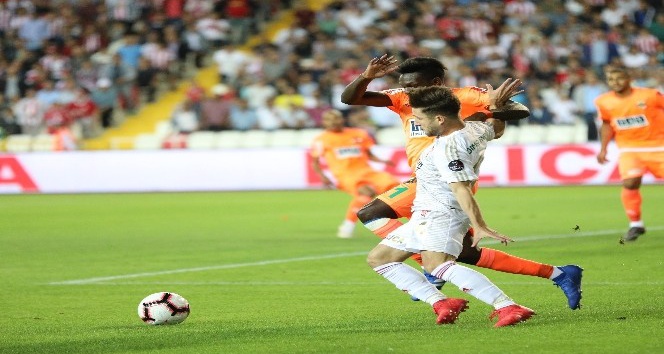Spor Toto Süper Lig: Demir Grup Sivasspor: 0 - Aytemiz Alanyaspor: 0 (İlk yarı)