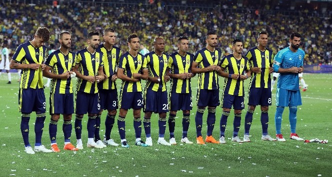 Fenerbahçeli futbolcular ceket ilikledi