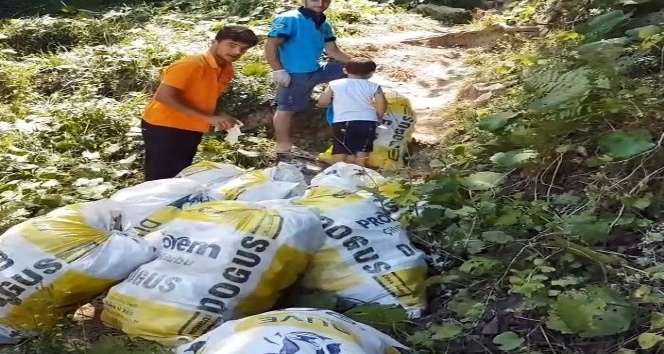 Kandıra sahillerini çöp yuvasına döndüren tatilcilere tepki