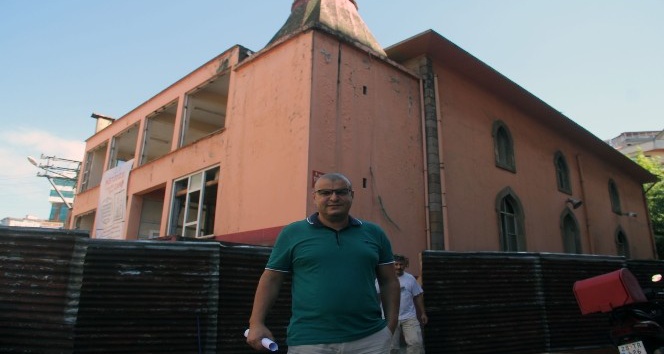 Giresun’da yeni cami yapımı için eski caminin yıkımı başladı