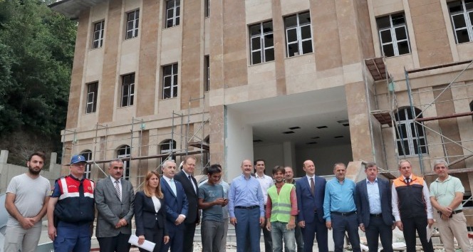 İçişleri  Bakanı Süleyman Soylu, memleketi Trabzon’da yapımı süren yatırımları inceledi